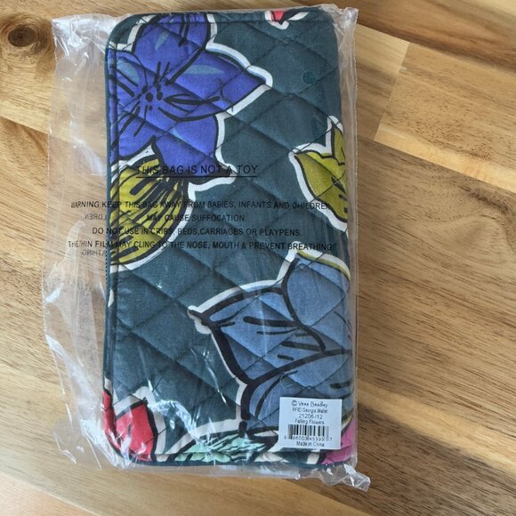 Vera Bradley RFID Georgia Wallet in Falling Flowers NWT - Picture 2 of 3